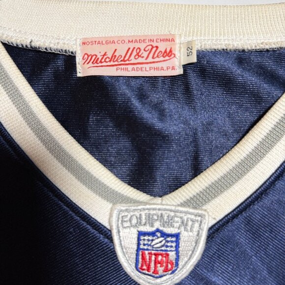 Mitchell & Ness Throwback Dallas Cowboys Tony Dorsett #33 Jersey - Picture 6 of 11